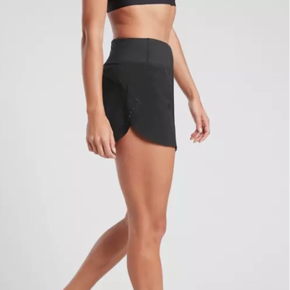 Athleta Run with It 4.5 inch Short in Black NWT